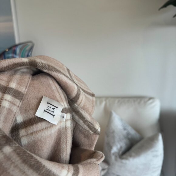 HELSA Plaid Flannel Overshirt Tan Check Shacket Size S Button-Up Layering Piece - Picture 3 of 4